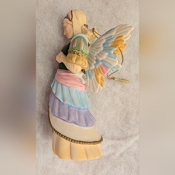 James Christensen Greenwich workshop The Gift of Love Porcelain Angel ornament - Picture 2 of 6